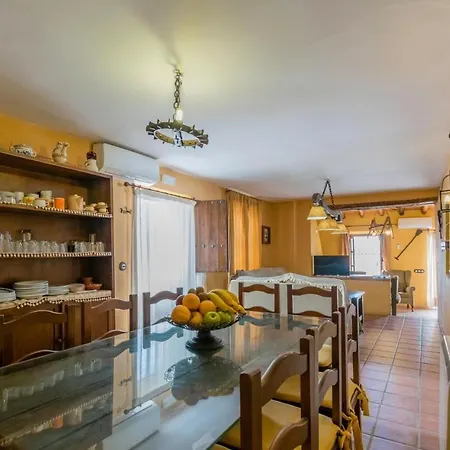 5 Bedroom In La Cardenchosa Holiday home *