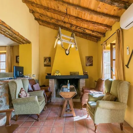Holiday home 5 Bedroom In La Cardenchosa