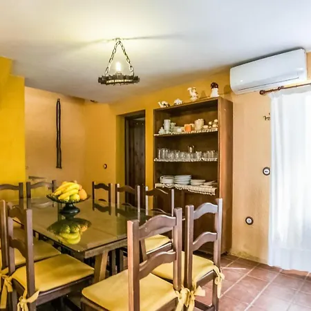 Holiday home 5 Bedroom In La Cardenchosa El Alcornocal