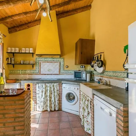 Holiday home 5 Bedroom In La Cardenchosa El Alcornocal