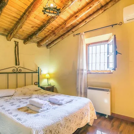 Holiday home 5 Bedroom In La Cardenchosa El Alcornocal