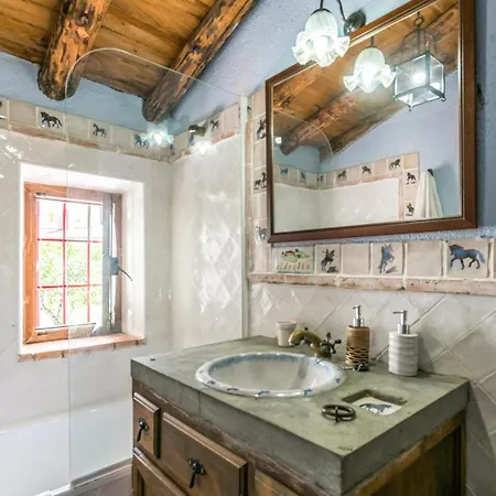 Holiday home 5 Bedroom In La Cardenchosa El Alcornocal