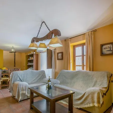 Holiday home 5 Bedroom In La Cardenchosa *