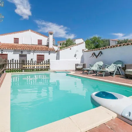 Holiday home 5 Bedroom In La Cardenchosa El Alcornocal