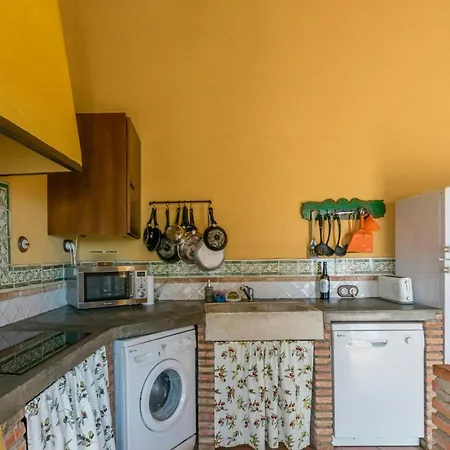 Holiday home 5 Bedroom In La Cardenchosa *