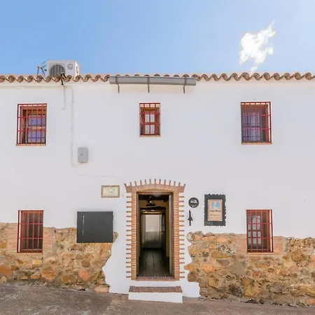 Holiday home 5 Bedroom In La Cardenchosa *