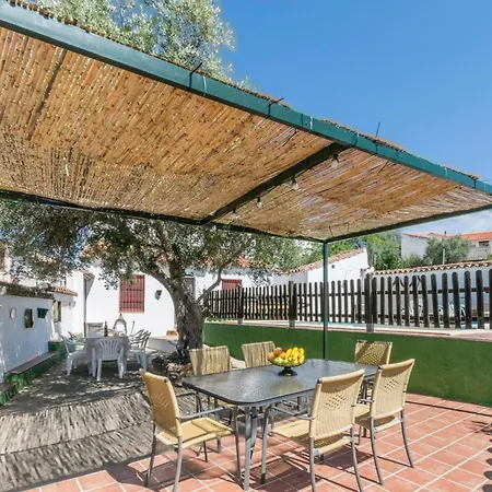 Holiday home 5 Bedroom In La Cardenchosa *