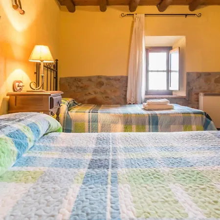 Holiday home 5 Bedroom In La Cardenchosa